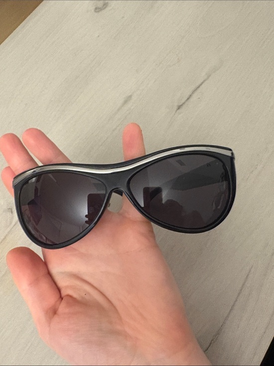 Gucci Black Sunglasses with Gold Case and Box main image 6